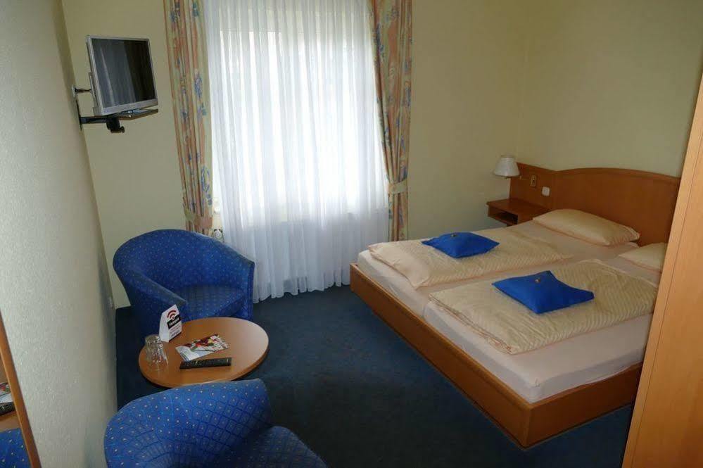 Hotel Vom Land Zum Meer Jork Exterior photo