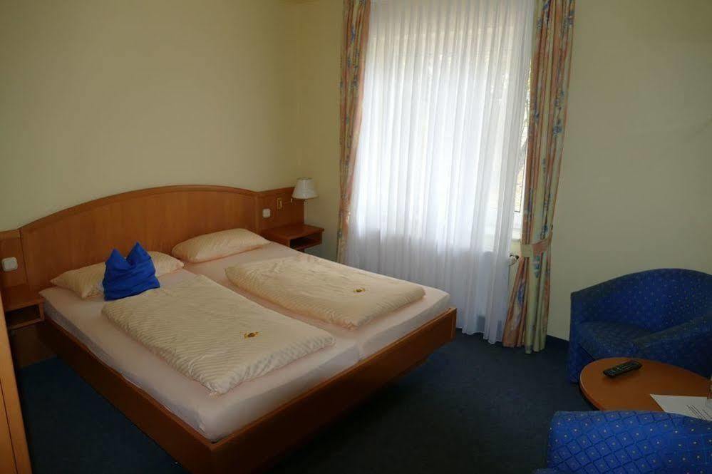 Hotel Vom Land Zum Meer Jork Exterior photo